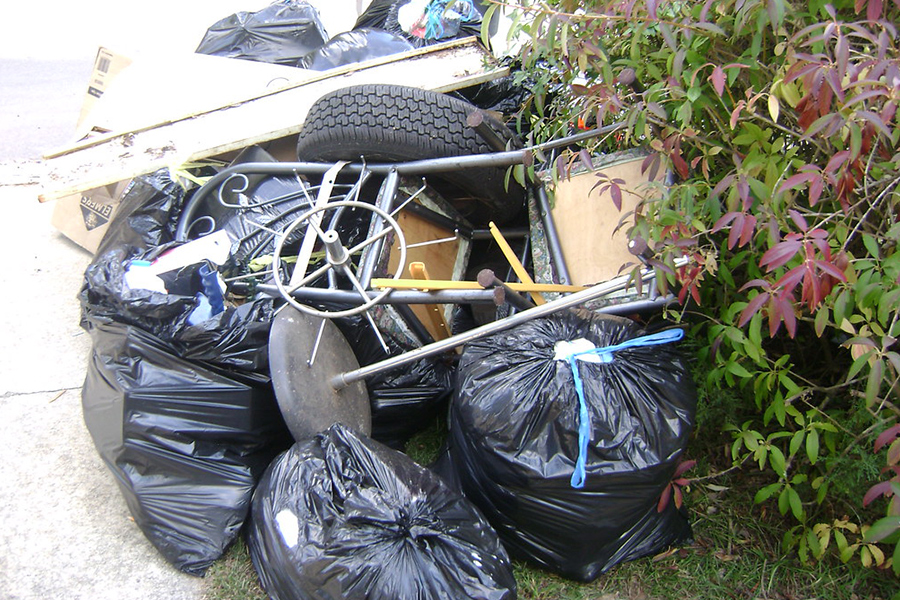 rubbish-removal-image Yard and Garden Clean Up Image
